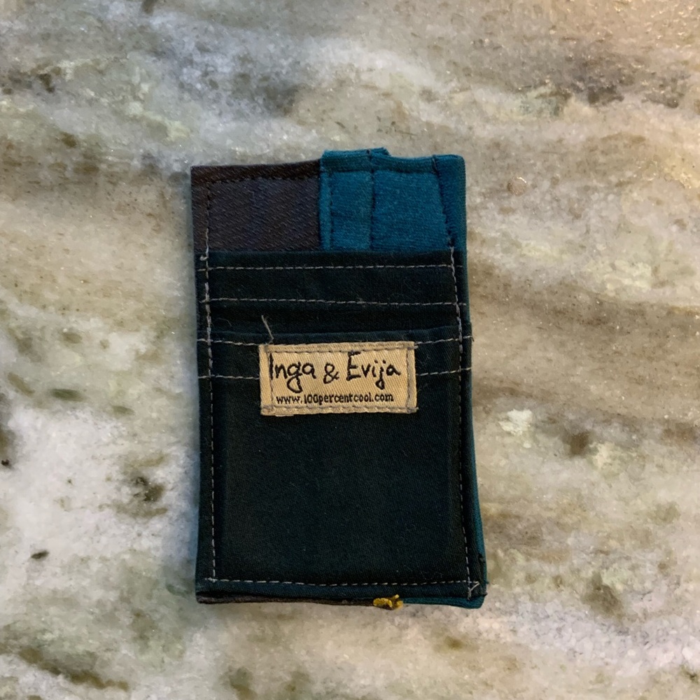 🍎 3/$30 INGA & EVIJA mini two card wallet